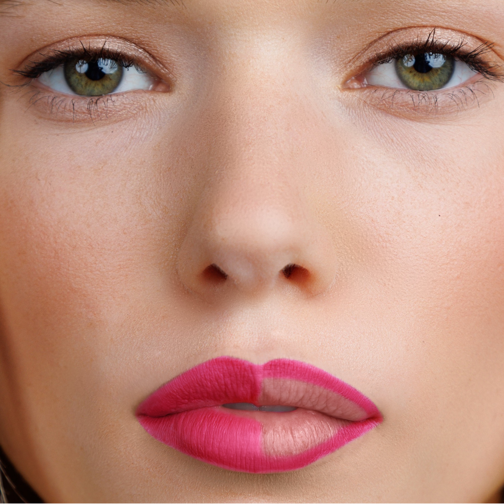 LUXELINE LIP LINER PEN - FEARLESS FUCHSIA - Image 2